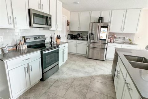 Villa ou maison à vendre à Kissimmee, Floride: 4 chambres, 270.81 m2 № 2136004 - photo 9