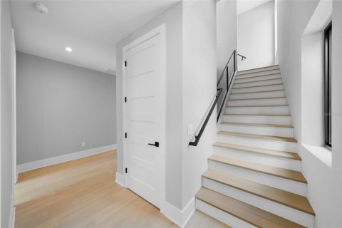 Townhouse in Tampa, Florida 4 bedrooms, 308.25 sq.m. № 1661945 - photo 17