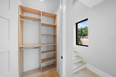 Townhouse in Tampa, Florida 4 bedrooms, 308.25 sq.m. № 1661945 - photo 18
