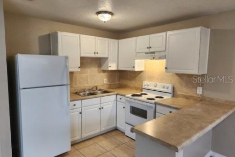 House in Tampa, Florida 3 bedrooms, 99.41 sq.m. № 1881273 - photo 4