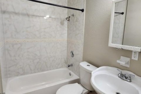 House in Tampa, Florida 3 bedrooms, 99.41 sq.m. № 1881273 - photo 15