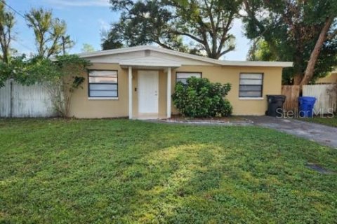 House in Tampa, Florida 3 bedrooms, 99.41 sq.m. № 1881273 - photo 1
