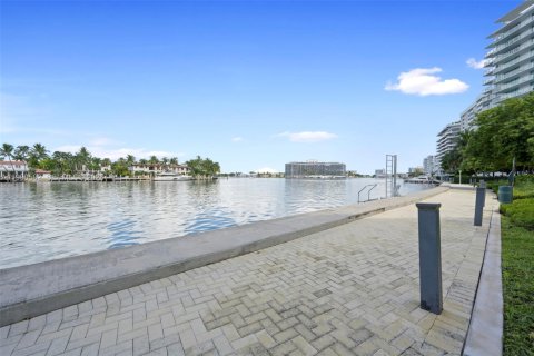 Купить кондоминиум в Майами-Бич, Флорида 2 спальни, 92.62м2, № 2057956 - фото 22