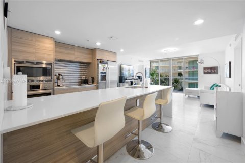 Кондоминиум с 2 спальнями в Майами-Бич, Флорида № 2057956