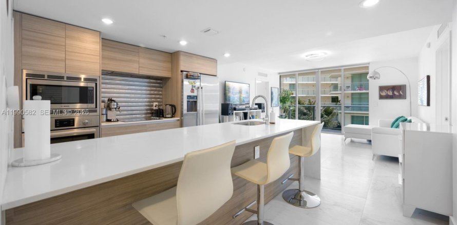 Кондоминиум с 2 спальнями в Майами-Бич, Флорида № 2057956