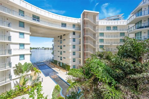 Купить кондоминиум в Майами-Бич, Флорида 2 спальни, 92.62м2, № 2057956 - фото 2