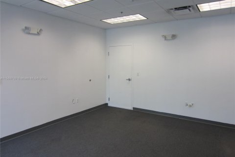 Propiedad comercial en alquiler en Davie, Florida № 1174110 - foto 1