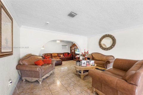 House in Miami Gardens, Florida 4 bedrooms, 165.64 sq.m. № 1674941 - photo 28