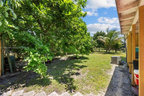 House in Miami Gardens, Florida 4 bedrooms, 165.64 sq.m. № 1674941 - photo 6