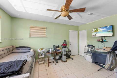 House in Miami Gardens, Florida 4 bedrooms, 165.64 sq.m. № 1674941 - photo 18