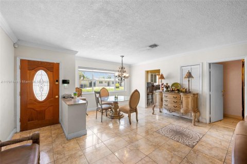 House in Miami Gardens, Florida 4 bedrooms, 165.64 sq.m. № 1674941 - photo 14