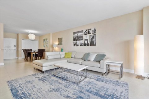 Condo in Miami Beach, Florida, 3 bedrooms  № 1978773 - photo 18