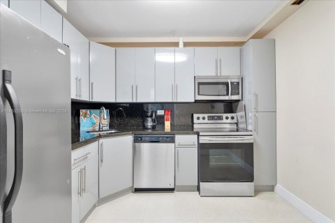 Condo in Miami Beach, Florida, 3 bedrooms  № 1978773 - photo 21