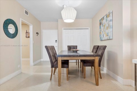 Condo in Miami Beach, Florida, 3 bedrooms  № 1978773 - photo 19