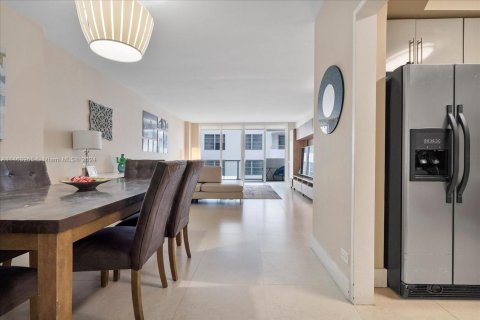 Condo in Miami Beach, Florida, 3 bedrooms  № 1978773 - photo 12