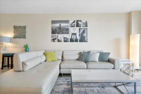 Condo in Miami Beach, Florida, 3 bedrooms  № 1978773 - photo 15