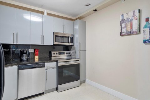 Condo in Miami Beach, Florida, 3 bedrooms  № 1978773 - photo 25