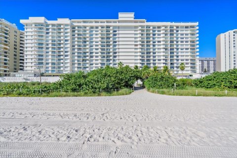 Condo in Miami Beach, Florida, 3 bedrooms  № 1978773 - photo 6