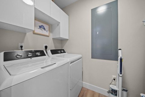 Condo in Stuart, Florida, 1 bedroom № 2266049 - photo 23