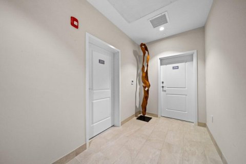 Condo in Stuart, Florida, 1 bedroom № 2266049 - photo 24