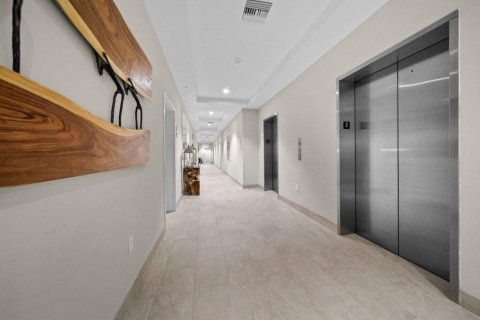 Condo in Stuart, Florida, 1 bedroom № 2266049 - photo 25