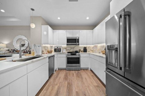 Condo in Stuart, Florida, 1 bedroom № 2266049 - photo 7