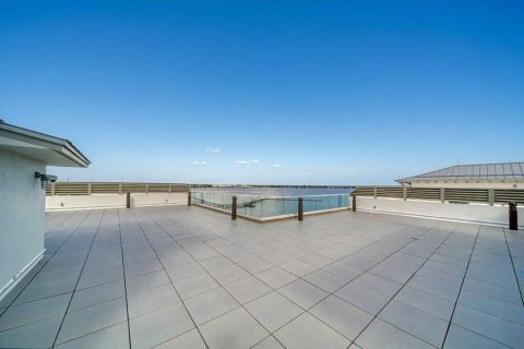 Condo in Stuart, Florida, 1 bedroom № 2266049 - photo 27
