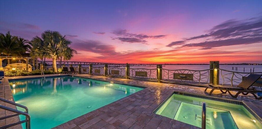 Condo in Stuart, Florida, 1 bedroom № 2266049
