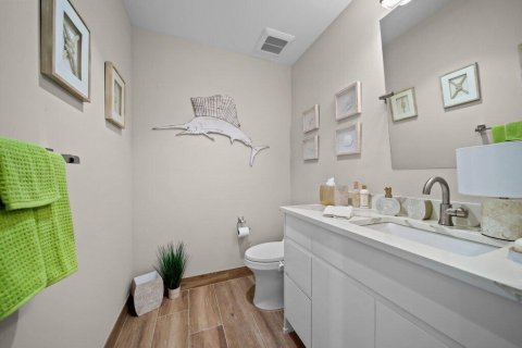 Condo in Stuart, Florida, 1 bedroom № 2266049 - photo 18