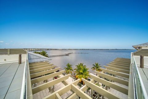 Condo in Stuart, Florida, 1 bedroom № 2266049 - photo 28