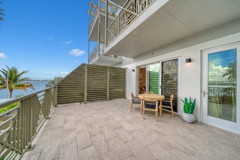 Condo in Stuart, Florida, 1 bedroom № 2266049 - photo 4