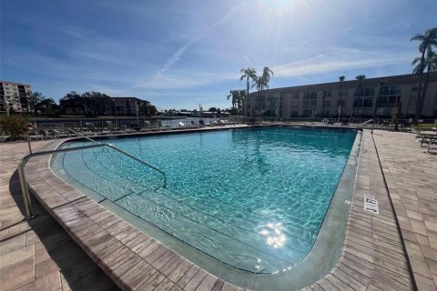 Copropriété à louer à Clearwater, Floride: 1 chambre, 81.29 m2 № 2306315 - photo 4