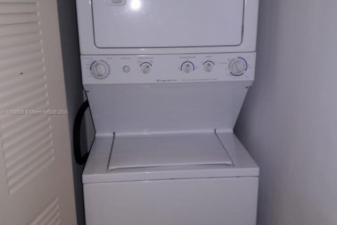 Купить кондоминиум в Майами, Флорида 2 спальни, 78.97м2, № 1860088 - фото 8