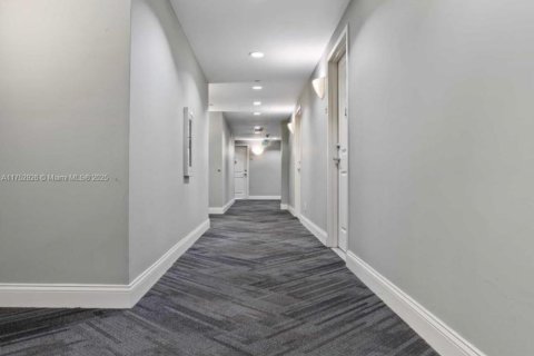 Купить кондоминиум в Майами, Флорида 2 спальни, 78.97м2, № 1860088 - фото 3