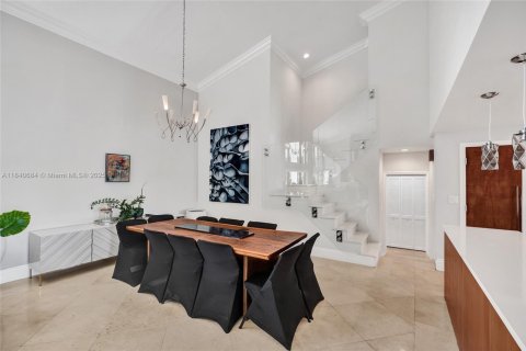 House in Miami, Florida 6 bedrooms, 533.35 sq.m. № 1830201 - photo 16