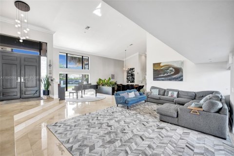 House in Miami, Florida 6 bedrooms, 533.35 sq.m. № 1830201 - photo 8