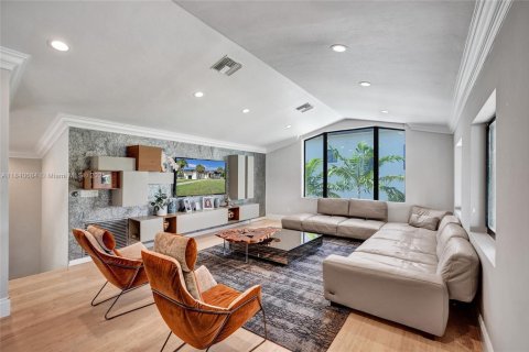 House in Miami, Florida 6 bedrooms, 533.35 sq.m. № 1830201 - photo 20