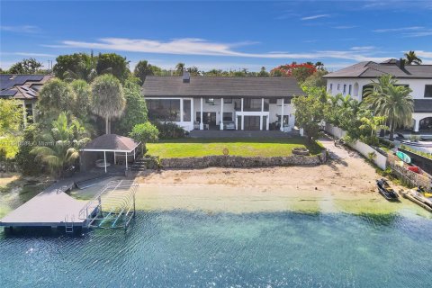 House in Miami, Florida 6 bedrooms, 533.35 sq.m. № 1830201 - photo 2