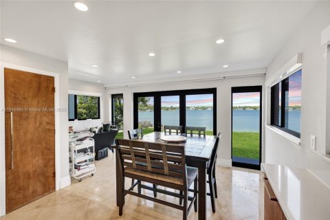 House in Miami, Florida 6 bedrooms, 533.35 sq.m. № 1830201 - photo 18