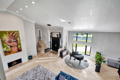 House in Miami, Florida 6 bedrooms, 533.35 sq.m. № 1830201 - photo 6