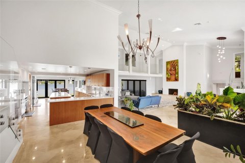 House in Miami, Florida 6 bedrooms, 533.35 sq.m. № 1830201 - photo 17