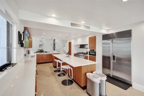 House in Miami, Florida 6 bedrooms, 533.35 sq.m. № 1830201 - photo 12