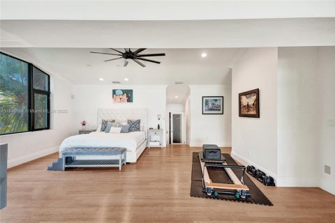 House in Miami, Florida 6 bedrooms, 533.35 sq.m. № 1830201 - photo 26
