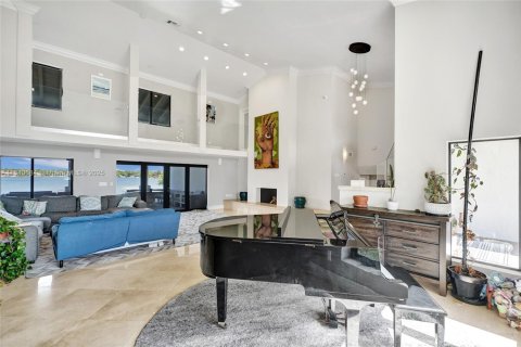 House in Miami, Florida 6 bedrooms, 533.35 sq.m. № 1830201 - photo 9
