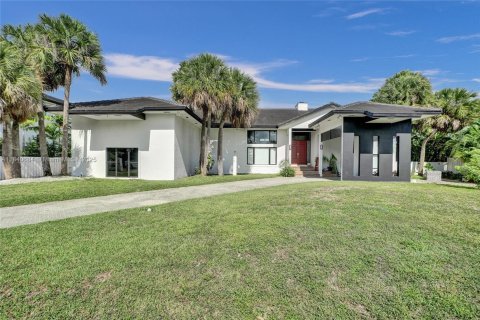 House in Miami, Florida 6 bedrooms, 533.35 sq.m. № 1830201 - photo 4