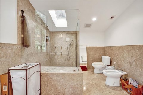 House in Miami, Florida 6 bedrooms, 533.35 sq.m. № 1830201 - photo 27
