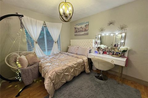 Condo in Gainesville, Florida, 4 bedrooms  № 1768103 - photo 12