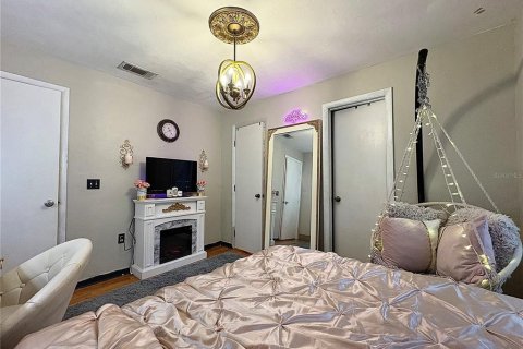 Condo in Gainesville, Florida, 4 bedrooms  № 1768103 - photo 13