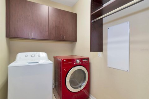 Townhouse in Sarasota, Florida 3 bedrooms, 197.05 sq.m. № 2094394 - photo 15