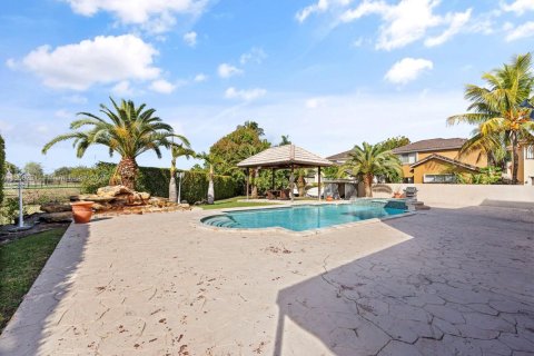 Casa en venta en Miami, Florida, 5 dormitorios, 313.92 m2 № 1869934 - foto 19